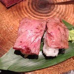 現代ガストロノミー 四匹の猫 - お寿司の完成