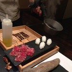 現代ガストロノミー 四匹の猫 - 何でしょう？