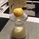 現代ガストロノミー 四匹の猫 - じゃがいものゼラチンムース