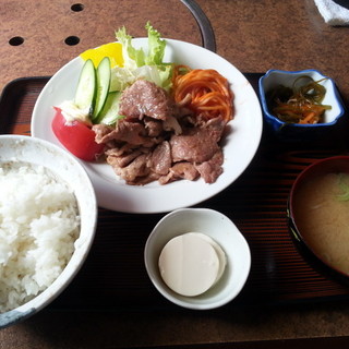 山水 - 料理写真:生姜焼き定食850円