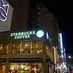 スターバックス・コーヒー - たまに行くならこんな店は、日本スターバックス1号店である「スターバックスコーヒー銀座松屋通り店」です。