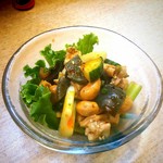 ゆたか - 鶏肉、ピータン、キュウリ、カシューナッツの和え物