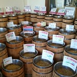 珈琲倶楽部　Raizo - 生の珈琲豆がたくさんです。