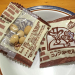 コメダ珈琲店 - 珈琲についてくるサービスの豆菓子。つまりあたしにはノーサービス。