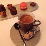 エスキス - コーヒーとプチフール