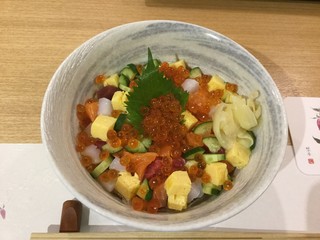 h shuutokuzen - ランチタイム　赤酢の海鮮ちらし