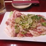 博多ホルモン - ホルモンといえども最初はやっぱり上牛タンの塩焼き（１２００円）から始めました。