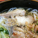 Teuchi Udon Yamabiko - 冷やしキムチうどんの鶏肉