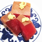 秋月 - マグロの漬け。
                                香りが抜群。