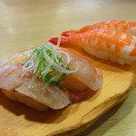 沼津魚がし鮨　 - 金目鯛炙り（430円）、ゆで海老（270円）
