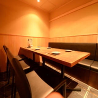 軽めの接待などに使いやすい小さな個室もございます。