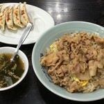 ラーメン大将 - 肉チャーハンと餃子
            ９００円　大盛５０円