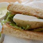 グッドタイムカフェ - サンドイッチプレート　　モッツアレラチーズ＆生ハム　分厚いモッツアレラチーズと
      　　　ちょうどいい塩加減の生ハム
      （ミニサラダ＋ミニスープ付）
      