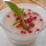 グッドタイムカフェ - ココナッツミルクの杏仁豆腐風
      