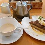 グッドタイムカフェ - ホットミルクティー＆いちじくのタルト