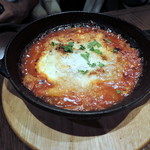 Bar&Grill G7 - グツグツ牛トリッパのトマト煮込み・目玉焼きのせ　