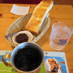 Komeda Kohiten - 金のアイスコーヒー（￥520）モーニング（￥０　C 名古屋名物おぐらあん）9/1/2016