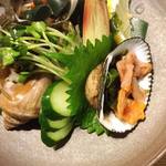 牡蠣・貝料理居酒屋 貝しぐれ - 本日のお刺身盛り合わせ　三種盛り（赤貝、粒貝、栄螺）　1,580円
