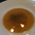 モダンチャイニーズkita - 上海蟹のスープ。真ん中のぱりぱりが凄く香ばしくおいしかった！