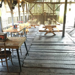 たなか畜産 - テラス席は炭火