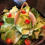 お通しがてらのサラダ