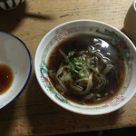 信濃屋・支那そば
          ころうどんの小より器が若干大きい。