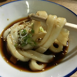 信濃屋・ころうどん
          一見、伊勢うどんだけど、ちがうな〜。
          唇にあたった瞬間、ふわっつるっの噛み応えとのどごし。これは並以上にすべし！