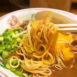 Ramen Toudai - ラーメン（生卵を絡めて食べるとマイルドになる）