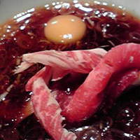 牛のいしざき - ちょっと甘めのつけ汁で薬味を添えて