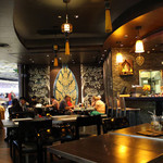 Mango Tree - 意外にも上品で高級感ある店内