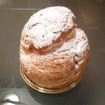 ウェスティン デリ - シュークリーム605円(税込）直径8㎝×高さ7cm。行けば必ず買うマイベストシュークリーム！