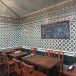 さらさ西陣 - 店内（元浴室だったのでタイル貼りです）