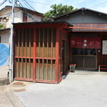 Rakuen - お店外観(入口正面から)