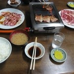 焼肉 三平食堂 - 豚バラ、豚ロース