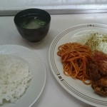 Garou Kis Saeithi - チキン南蛮にラー油かけました定食900円。
