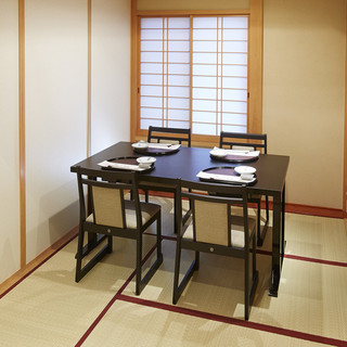 2階 ご接待、会食向き完全個室（テーブル）