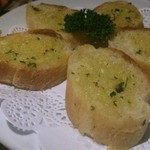 Cafe des Artistes - ガーリックトースト（おすすめ）