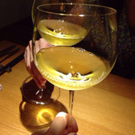 シュヴァル・ドゥ・ヒョータン - 白ワインで乾杯