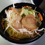 プラザ・屋台 - 軽二郎ラーメン 880円