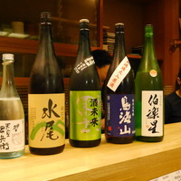 浅草じゅうろく - 右から四本までは呑んだ。
                  あと青森の南部美人は最初と中盤に2回頼んだ。