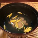 旬膳甜酒 創庵 - アワビ、白だつ、菊菜 薄葛仕立てのお椀