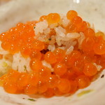 虎白 - いくらたっぷりのせて