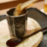 虎白 - 鮎トリュフソース、顔からイン