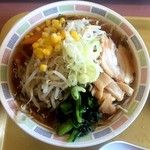 中野坂上 ハーモニータワー けやきガーデン - 真上から見ると普通の醤油らーめんだが…（2016.Aug)