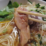麺のようじ - 炙り鶏チャーシューはグッとくるウマさ！噛み締めると鶏の旨みが溢れ出す感覚。