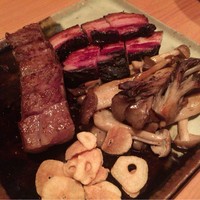 OSAKA きっちん 銀座本店 - 黒毛和牛サーロインステーキ3000円　＆北海農家の黒ベーコン1200円