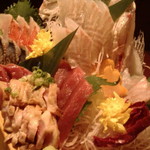 魚と旬菜と日本酒　炙りのどまん中 - 刺身の盛り合わせ その1