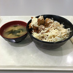 日本体育大学世田谷校舎　学生食堂 - 唐揚げ丼 並（380円）