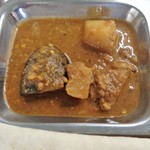 印度家庭料理 レカ - バクリバジのサブジ（ジャガイモとナスのカレー）