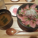 肉バル ミート グリルステーション - ローストビーフ丼￥780-